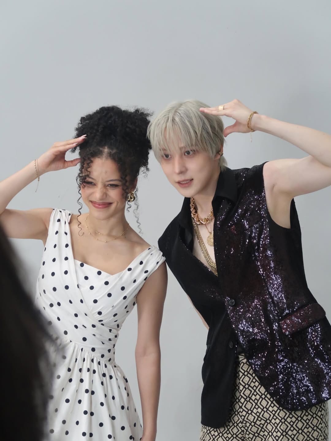 CORTIS slaynuli fashion week a Chase Infiniti si zahrála v novém klipu s ATEEZ