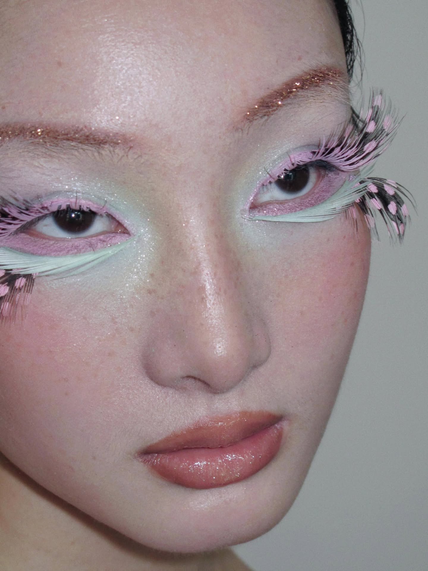 e.l.f. servíruje okurkovou kolekci a make-up artistkou týdne se stává RomeyRae!