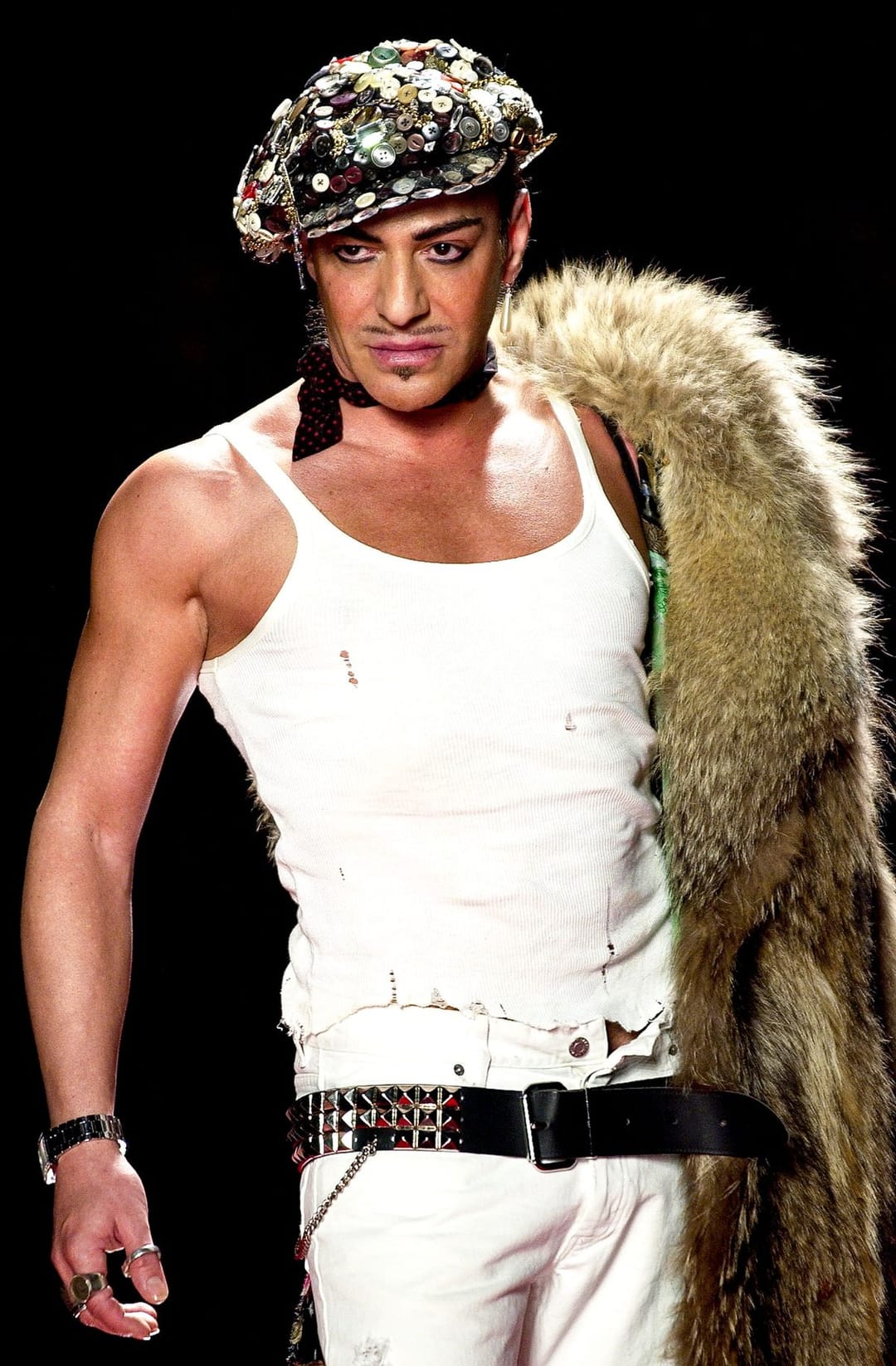 John Galliano headlinuje MET GALA 2027