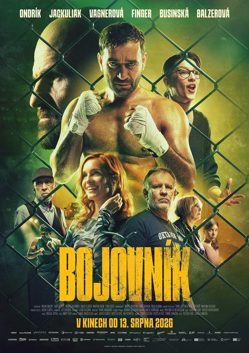 Hot Releases: do kin jde MMA film Bojovník, Anne Hathaway utíká před dinosaury a KATSEYE dává ven tři songy