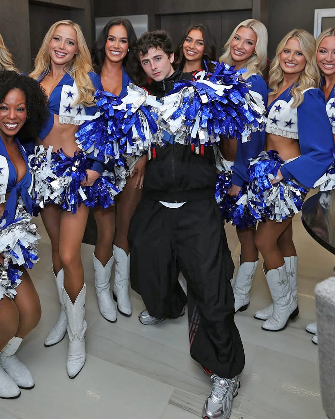 Timothée Chalamet potkal Dallas Cowboys Cheerleaders a Kesha přiznala opravdu zvláštní koníček