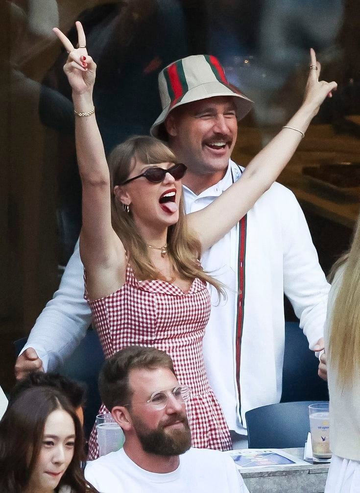 Taylor Swift a Travis Kelce si řekli své ano a rozdali miliony na charitu